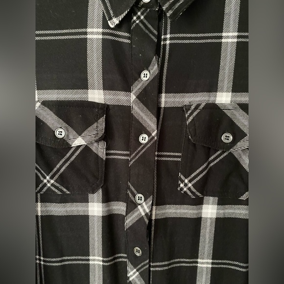 Women’s Ardene Black and White Button Down - Picture 5 of 6